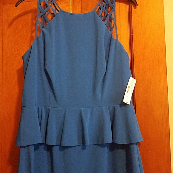 Dress - Picture 2 of 3